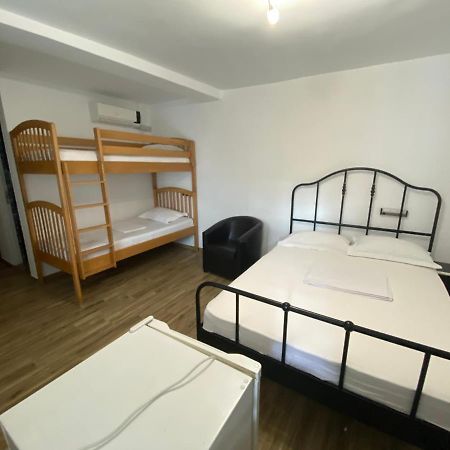 Hotel Casa Ciobi Două Mai Esterno foto