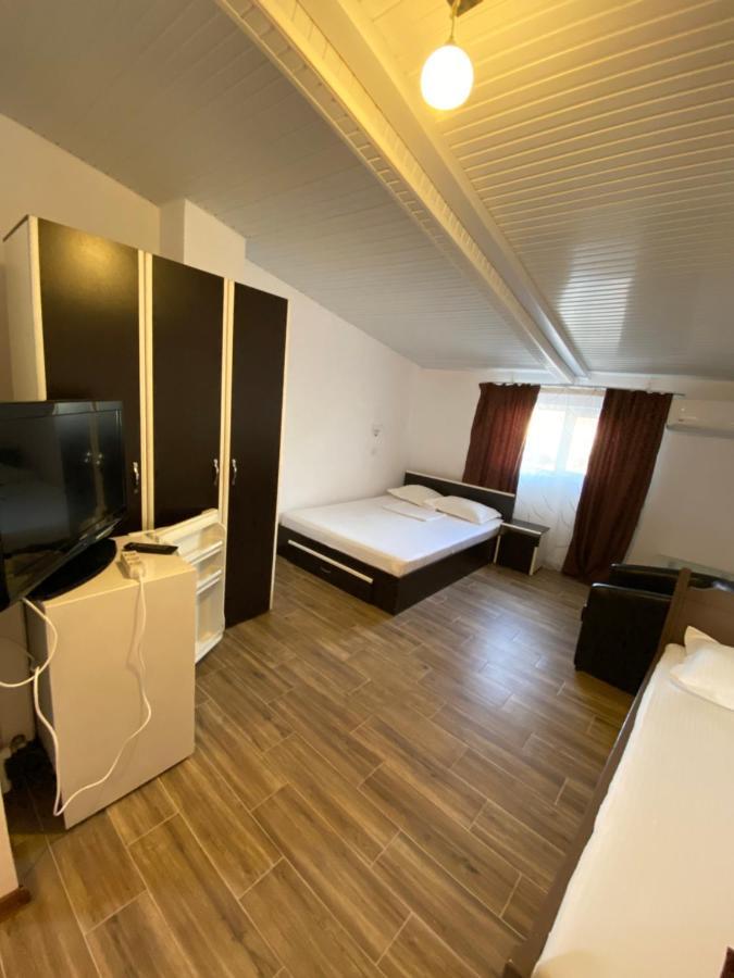 Hotel Casa Ciobi Două Mai Esterno foto