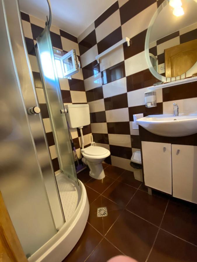 Hotel Casa Ciobi Două Mai Esterno foto