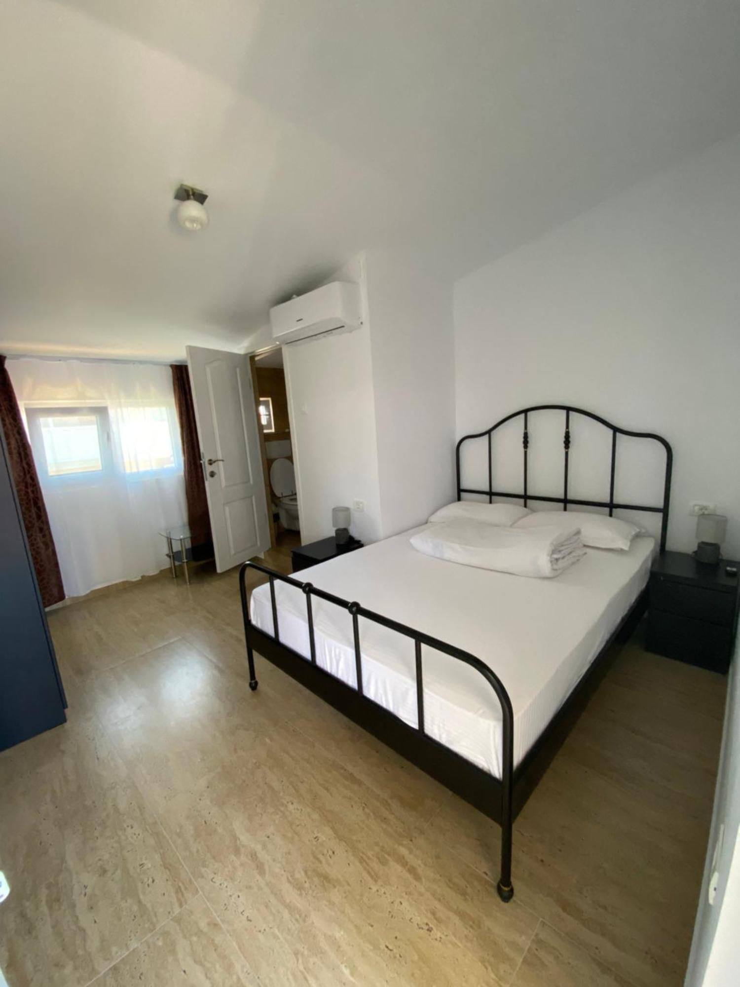 Hotel Casa Ciobi Două Mai Esterno foto