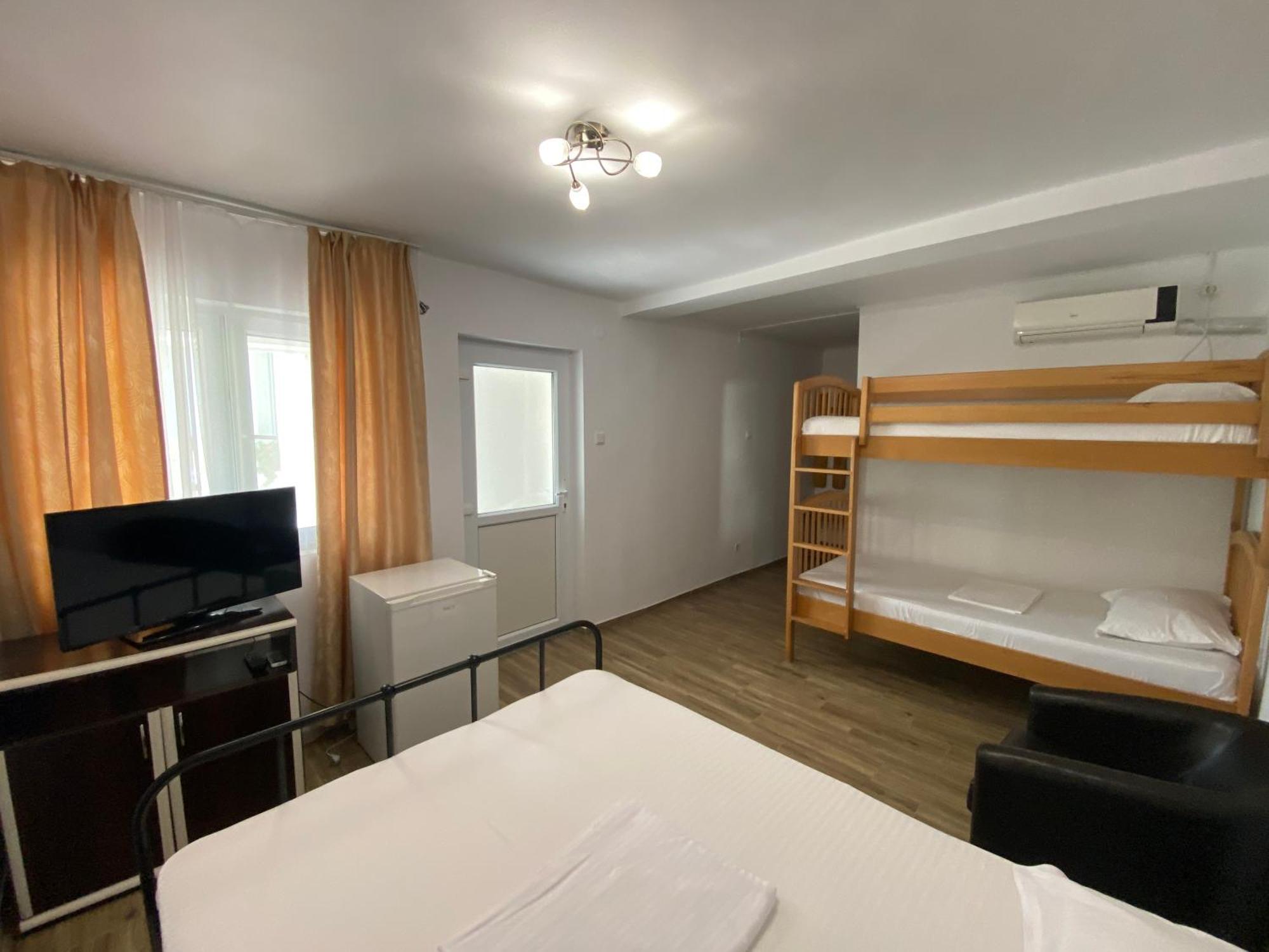 Hotel Casa Ciobi Două Mai Camera foto